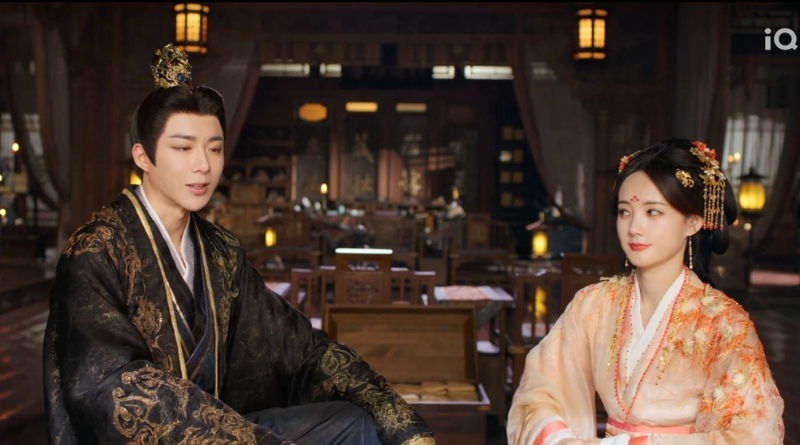 A scene from Chinese period drama, A Dream Within a Dream episode 3 recap of man and a woman in a living area talking