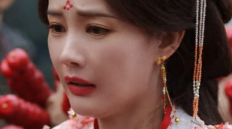 A scene from A Dream Within A Dream Chinese period drama of a woman overwhelmed by street market vendors selling her tanghulu
