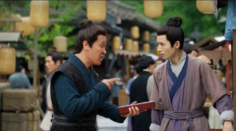 A scene from Chinese period drama, A Dream Within a Dream episode 6 recap of 2 men talking in the market