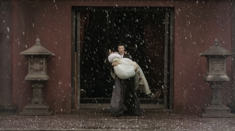 A scene from Chinese period drama, A Dream Within a Dream episodes 20-22 recap of a man carrying a women out in the snow