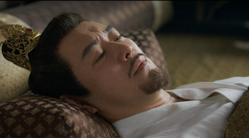A scene from Chinese period drama, A Dream Within a Dream episodes 35-37 recap of emperor on his deathbed