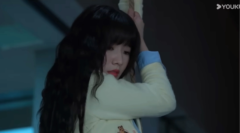 Affinity Episode 4 Recap: Affinity Chinese Drama scene of a woman with long hair climbing down a rope
