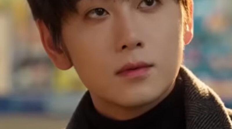 Affinity episode recap: Chinese sci-fi drama scene of the male lead looking afar