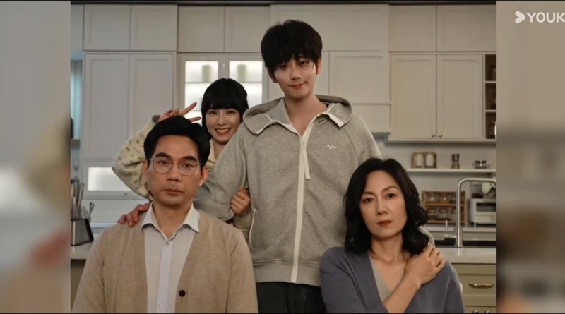 Affinity episode recap 15-16: Chinese sci-fi drama scene of a family taking a photo