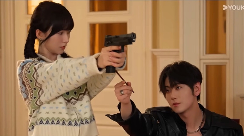 Affinity episode recap 15-16: Chinese sci-fi drama scene of a man teaching a woman how to aim a gun