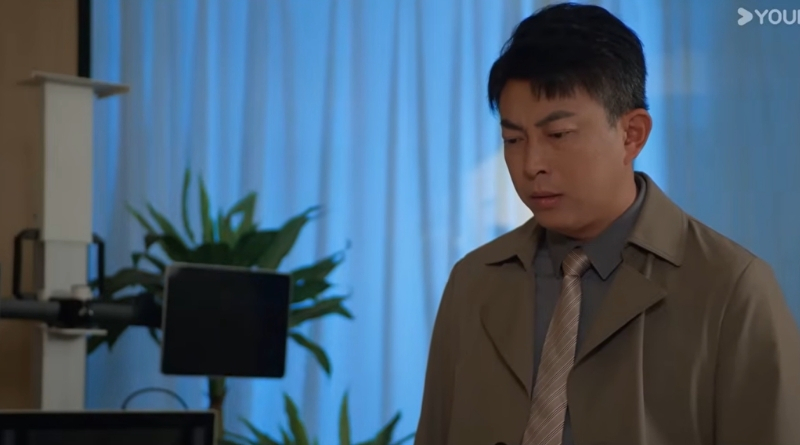 Affinity episode recap 29-30: Chinese sci-fi drama scene of a man in a suit and tie