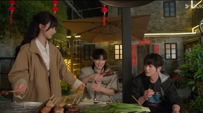 Affinity episode recap 35-36: Chinese sci-fi drama scene of 3 people enjoying a BBQ dinner