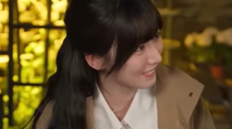 Affinity episode recap: Chinese sci-fi drama scene of a woman laughing at someone