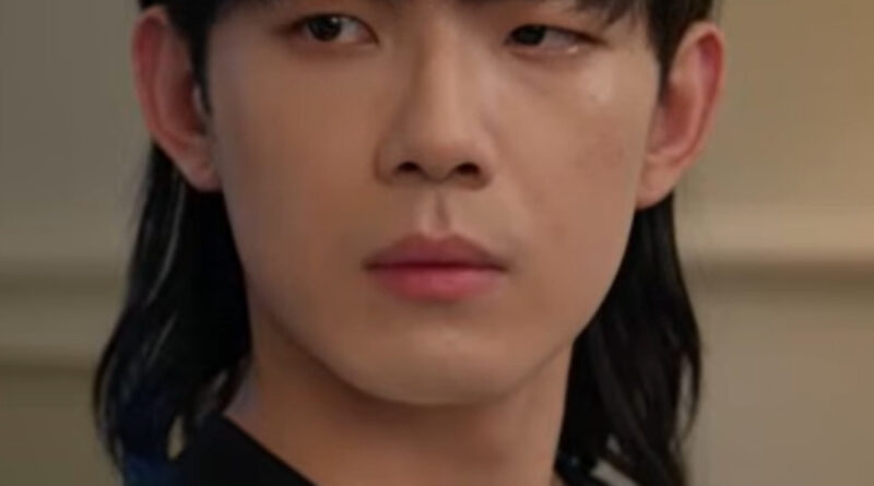 Affinity episode recap: Chinese sci-fi drama scene of a man quietly crying