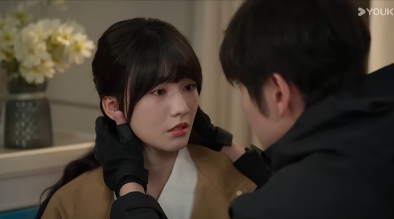Affinity episode recap 39-40: Chinese sci-fi drama scene of a man talking closely to a woman as he holds her face