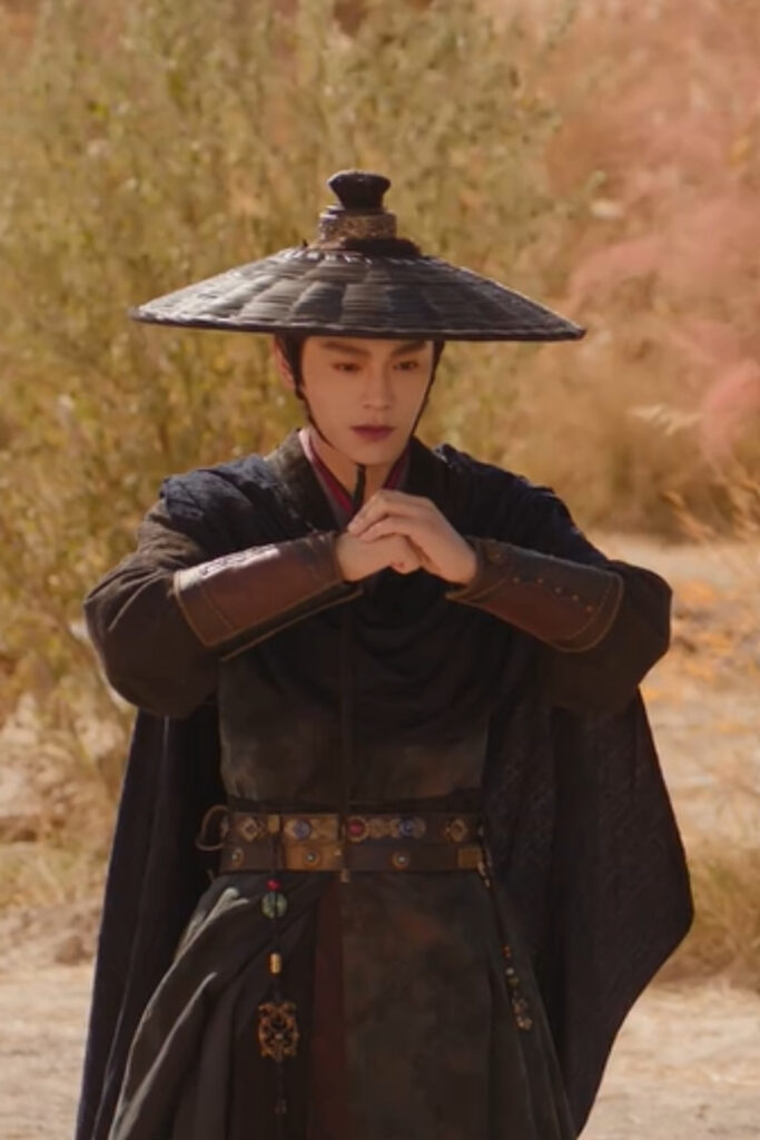 Scene from period Chinese drama The Road To Splendor Episode 10 recap and review of a man in a straw hat greeting someone in the desert