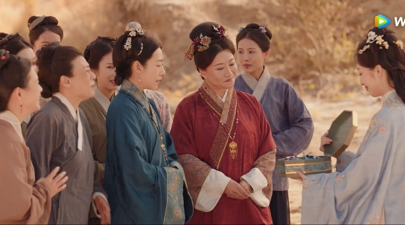 Scene from modern Chinese drama The Road To Splendor Episode 10 recap of a bunch of women smiling at gifts another woman is presenting them