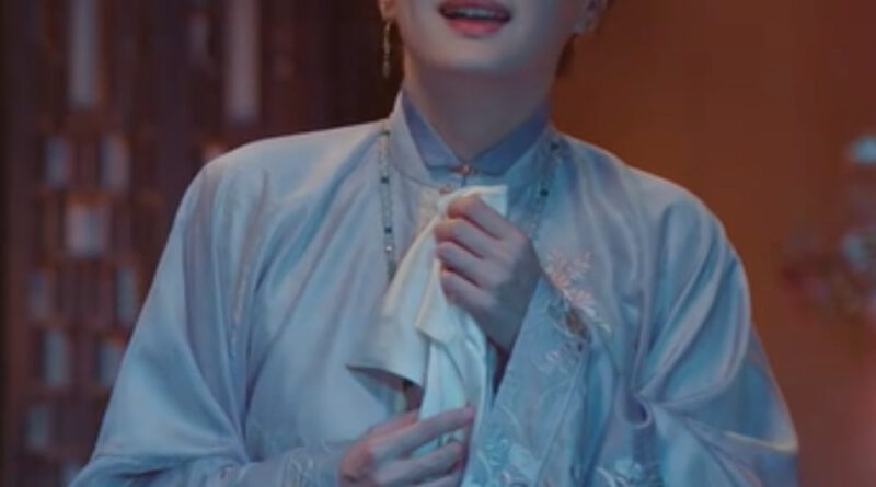 Scene from period Chinese drama The Road To Splendor Episode 13 recap and review of a woman in a blue hanfu carrying a handkerchief