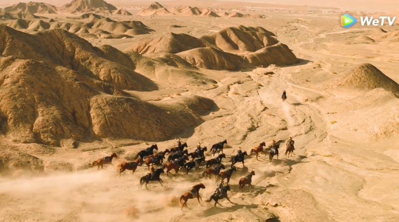 Scene from modern Chinese drama The Road To Splendor Episode 14 recap of horses galloping through the desert