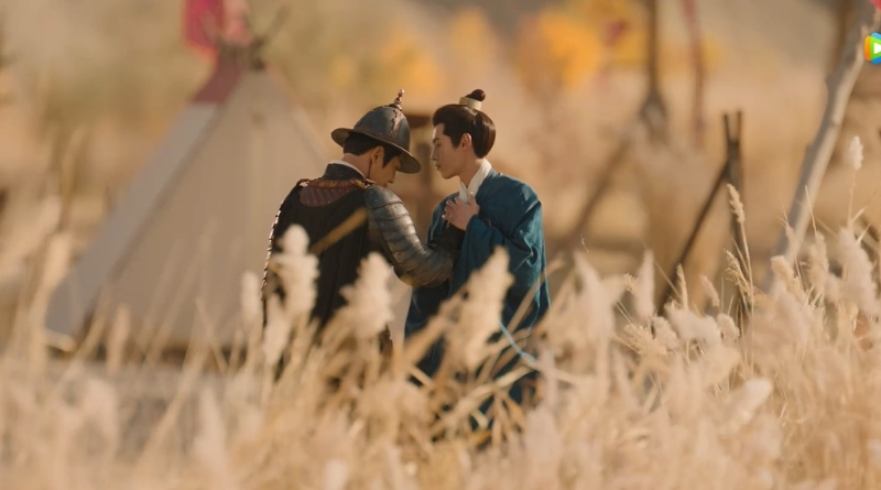 Scene from modern Chinese drama The Road To Splendor Episode 15 recap of 2 men in a confrontation in an army camp