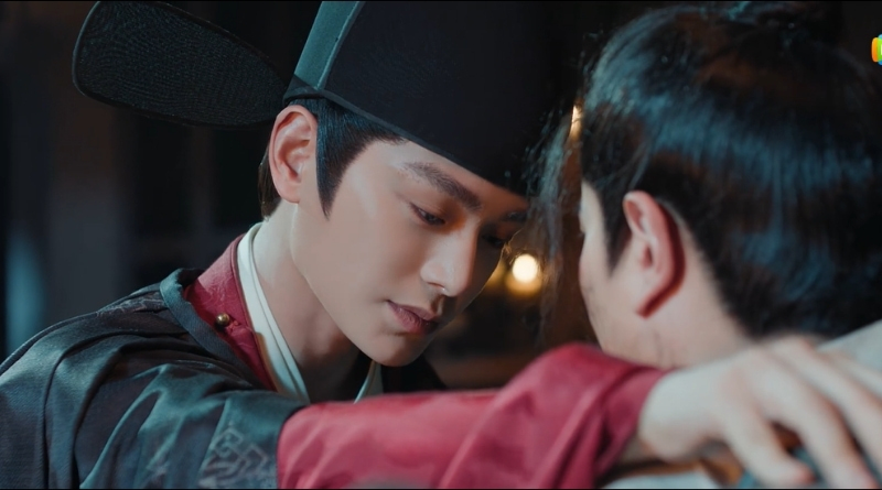 Scene from modern Chinese drama The Road To Splendor Episode 18 recap of an imperial officer questioning a prisoner