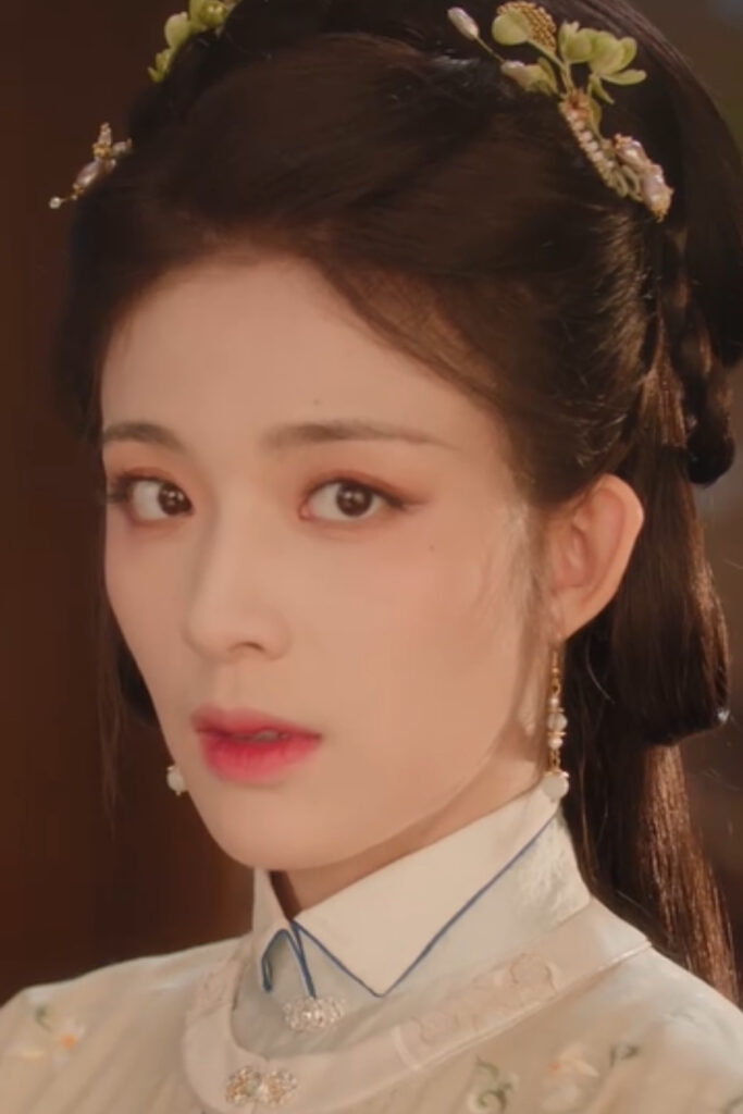 Scene from period Chinese drama The Road To Splendor Episode 19 recap and review of a woman in hanfu