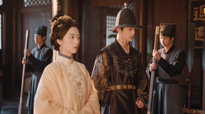 Scene from modern Chinese drama The Road To Splendor Episode 24 recap of 2 people standing in court