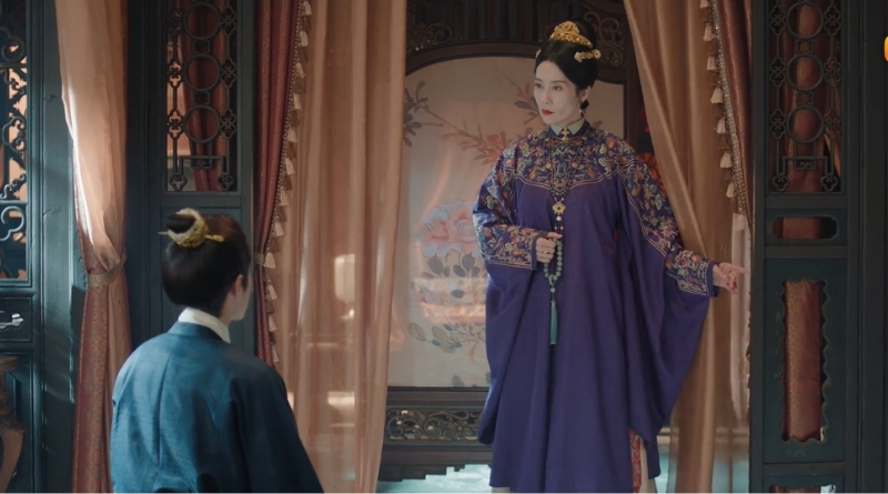 Scene from modern Chinese drama The Road To Splendor Episode 3 recap of a mother dressed in a purple dress talking to her kneeling son