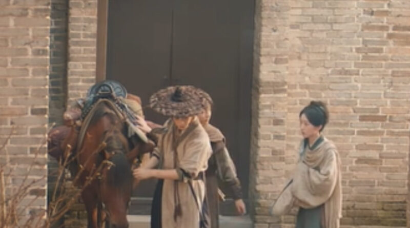 Scene from period Chinese drama The Road To Splendor Episode 4 recap and review of 2 men and a woman dressed for travel with a packed horse