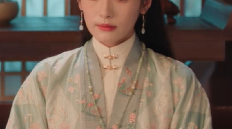 Scene from period Chinese drama The Road To Splendor Episode 7 recap and review of a woman in a green dress looking worried