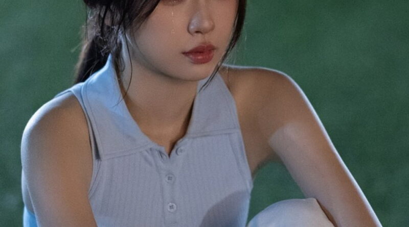 Scene from modern Chinese drama Road To Success Episodes 13-14 recap of a woman sitting on the grass at night