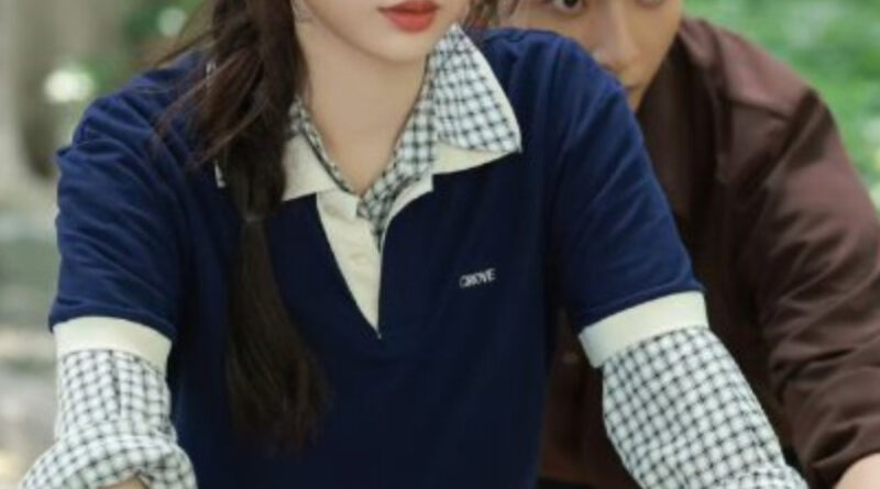 Scene from modern Chinese drama Road To Success Episodes 17-18 recap of a man teaching a woman how to ride a bicycle in the park