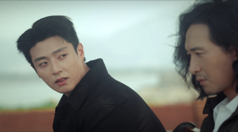 Scene from modern Chinese drama Road To Success Episodes 17-18 recap a man looking at a another man while having a conversation