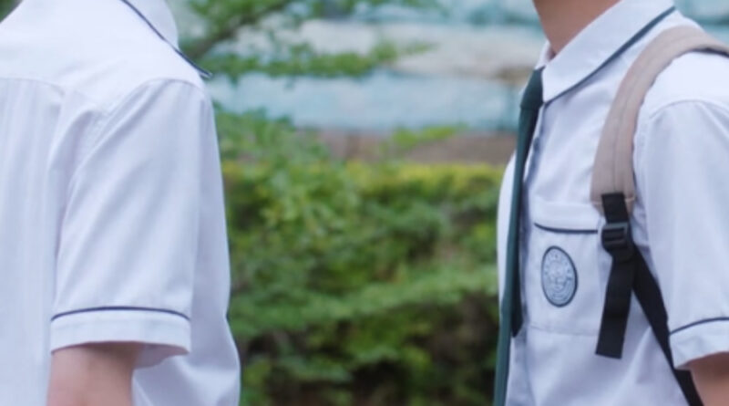 Scene from modern Chinese drama Road To Success Episodes 7-8 recap of 2 male students facing each other and having a stand off