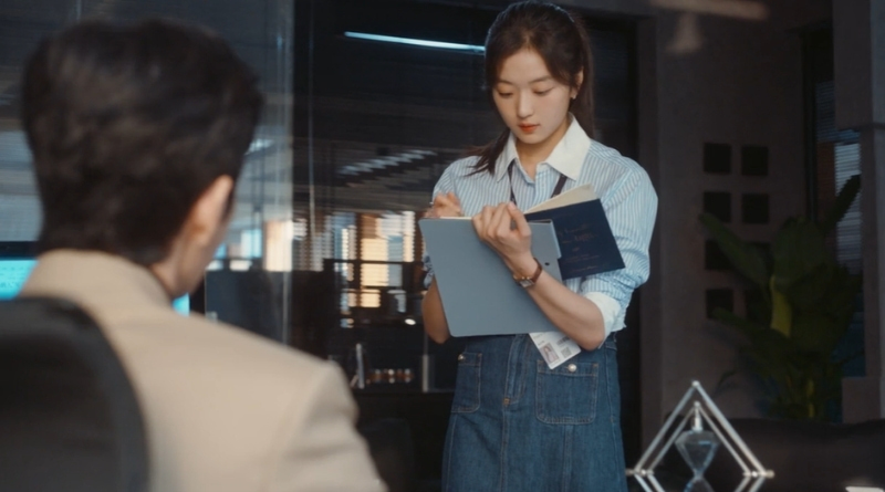 Scene from modern Chinese drama The Early Spring Episode 1 recap and review of a girl writing notes in her notebook while interviewing her boss