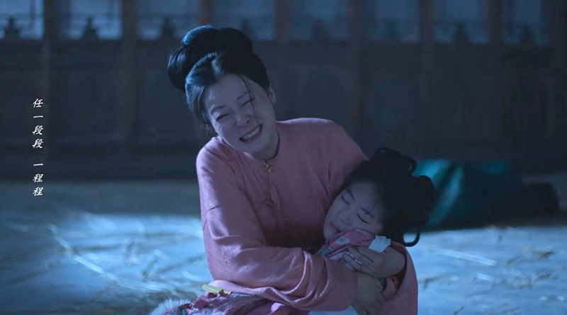 Scene from period Chinese drama Against The Current (2026) Episode 1 Recap and review of a mother mourning the death of her daughter in her arms