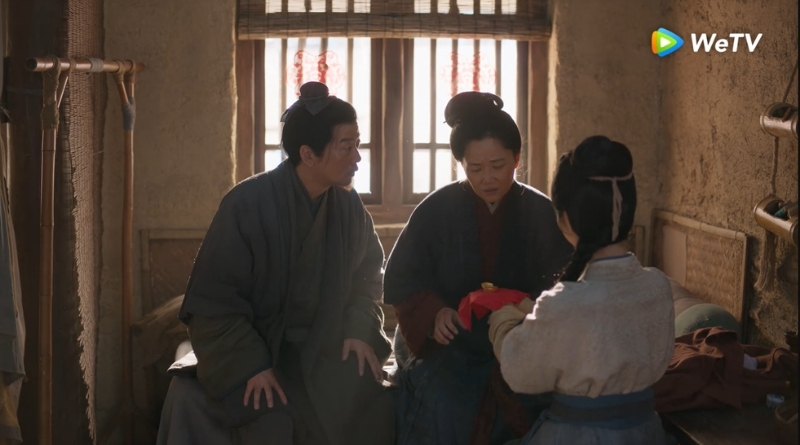 Scene from period Chinese drama Against The Current (2026) Episode 12 Recap and review of a daughter showing her parents some gold ingots