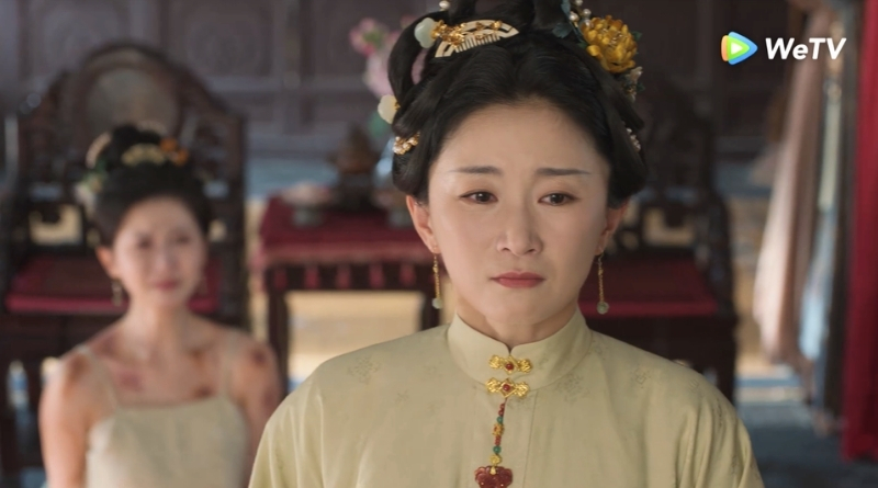 Scene from period Chinese drama Against The Current (2026) Episode 32 Recap and review of an aunt looking away form her niece who is kneeling with bruises all over her body
