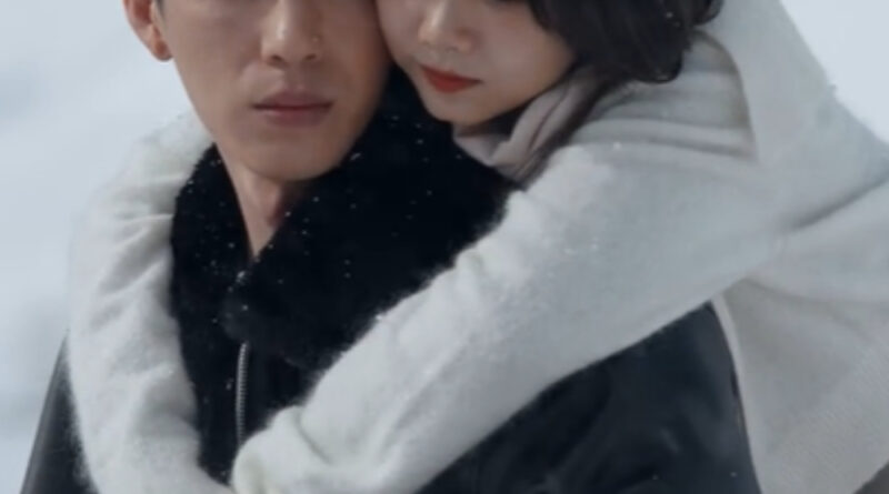 Scene from modern Chinese drama Road Home Episode 12 recap and review of a woman cuddling her boyfriend from behind in the snow
