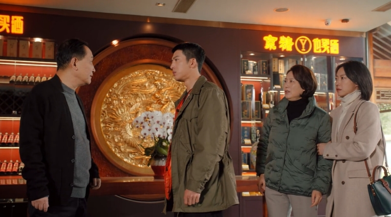 Scene from modern Chinese drama Road Home Episode 18 recap and review of a father and son confrontation in a restaurant