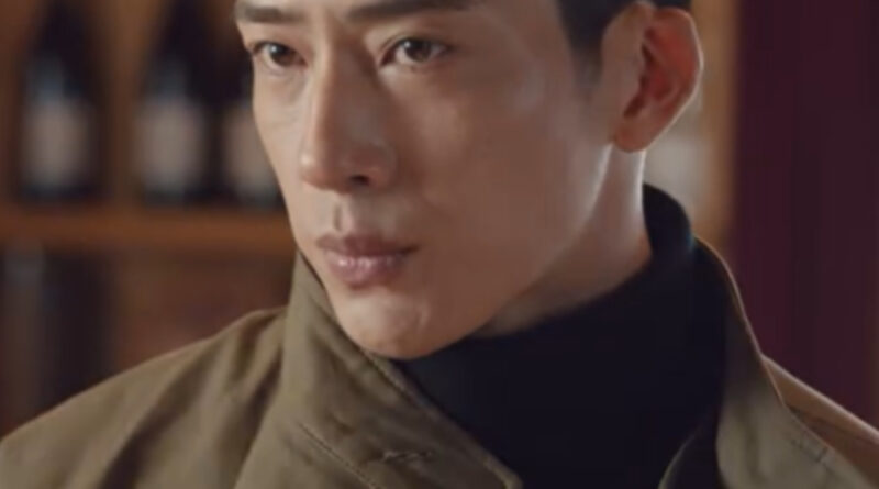Scene from modern Chinese drama Road Home Episode 2 recap and review of a Chinese man with an army green jacket