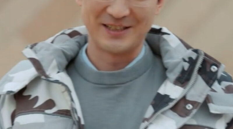 Scene from modern Chinese drama Road Home Episode 28 recap and review of a man in a camouflage jacket