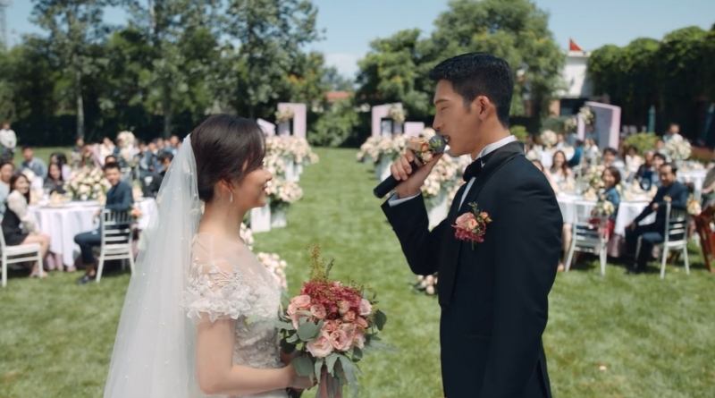 Scene from modern Chinese drama Road Home Episode 29 recap and review of an outddoor wedding and groom is making a speech at