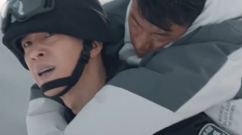 Scene from modern Chinese drama Road Home Episode 3 recap and review of a policeman piggybacking an unconscious man