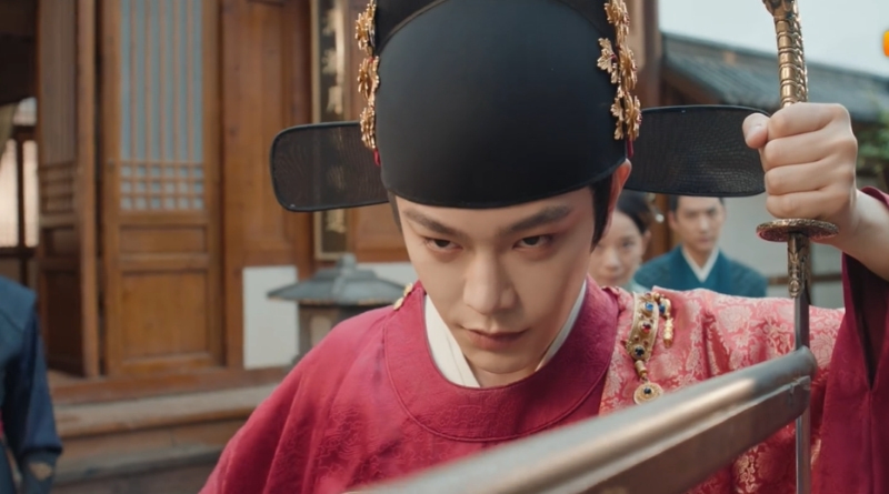 Scene from period Chinese drama The Road To Splendor Episode 24 recap and review of a man in wedding clothes splitting a pistol in half with his blade