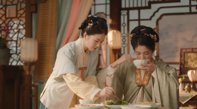 Scene from period Chinese drama The Road To Splendor Episode 26 recap and review of a maid serving her lady who is eating dinner