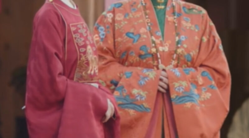Scene from period Chinese drama The Road To Splendor Episode 33 recap and review of 2 women in hanfu talking on a bridge