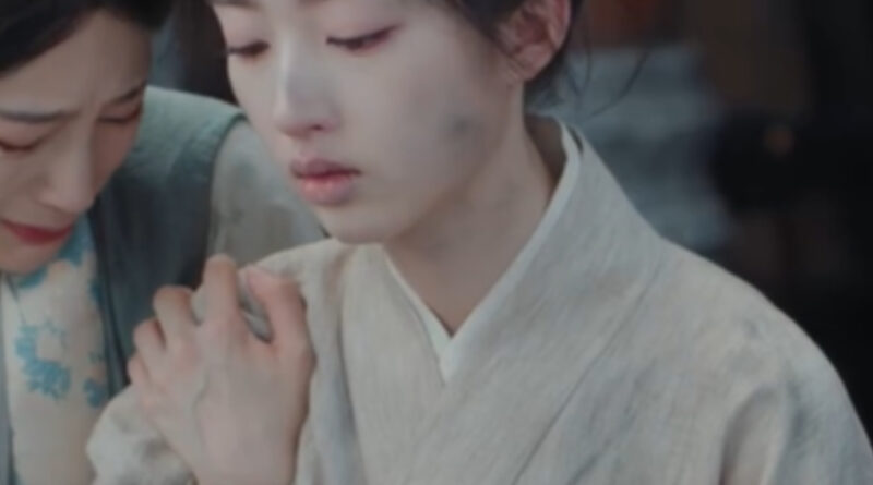 Scene from period Chinese drama The Road To Splendor Episode 34 recap and review of a woman being carried out by her maid, crying and dirty, form prison