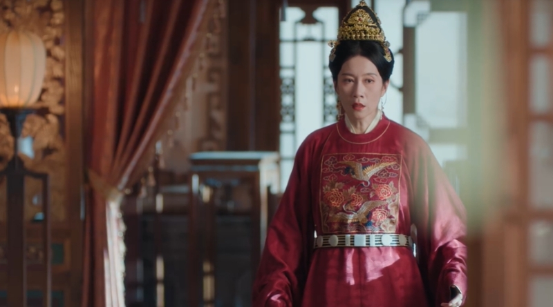 Scene from period Chinese drama The Road To Splendor Episode 36 recap and review of a devastated woman dressed in red imperial clothes