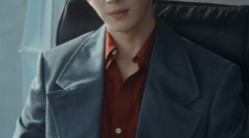 Scene from modern Chinese drama The Early Spring Episode 21 recap and review of a man in a grey jacket and brown shirt sitting in office chair