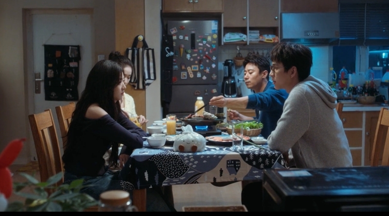 Scene from modern Chinese drama The Early Spring Episode 6 recap and review of room mates having hot pot dinner at home