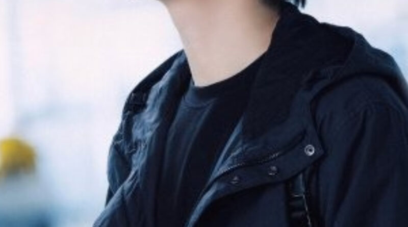 Scene from modern Chinese drama Irreplaceable (2026) Episode 20 Recap and review of a man in black tshirt and black jacket