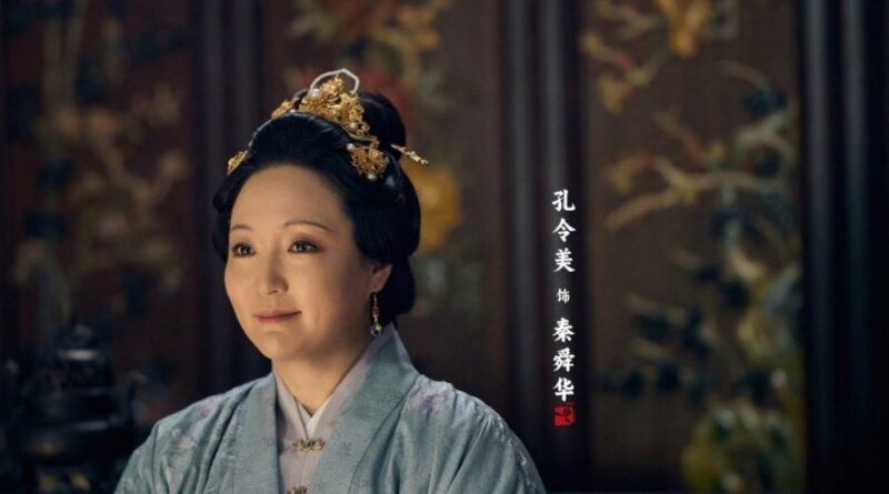 Scene from period Chinese drama Against The Current (2026) Episode 19 Recap and review of a middle aged lady sitting in blue hanfu and smiling