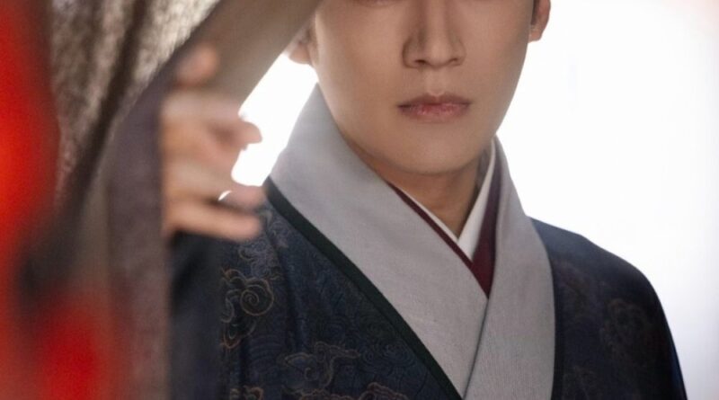 Scene from period Chinese drama Against The Current (2026) Episode 20 Recap and review of a man in blue hanfu drawing back curtains and looking jealous