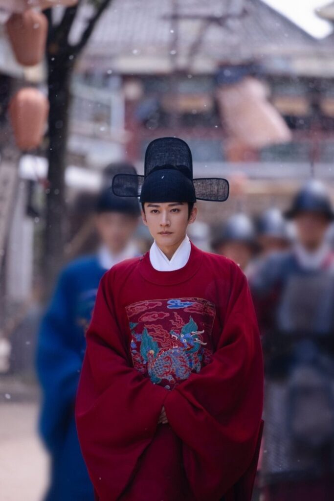 Scene from period Chinese drama Against The Current (2026) Episode 39 Recap and review of a court official walking down the street